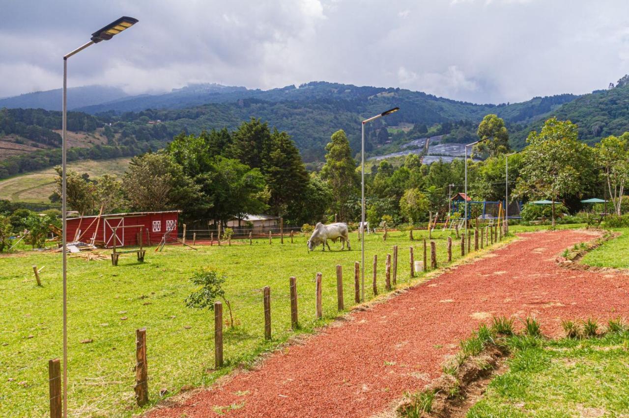 Hotel & Spa Escondite De La Montana Sabana Redonda Eksteriør billede
